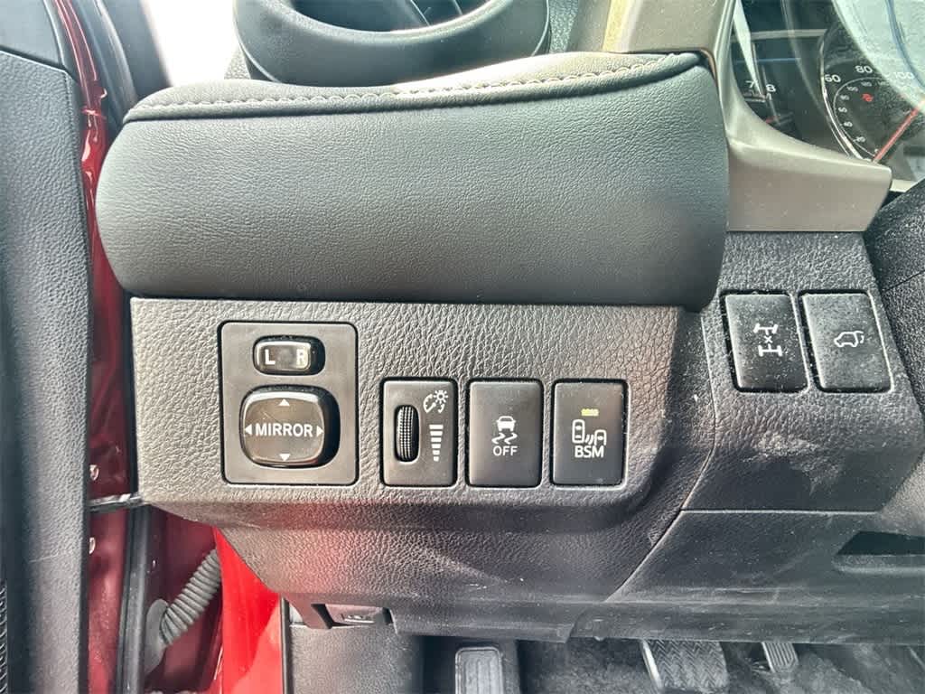 2015 Toyota RAV4 Limited 16