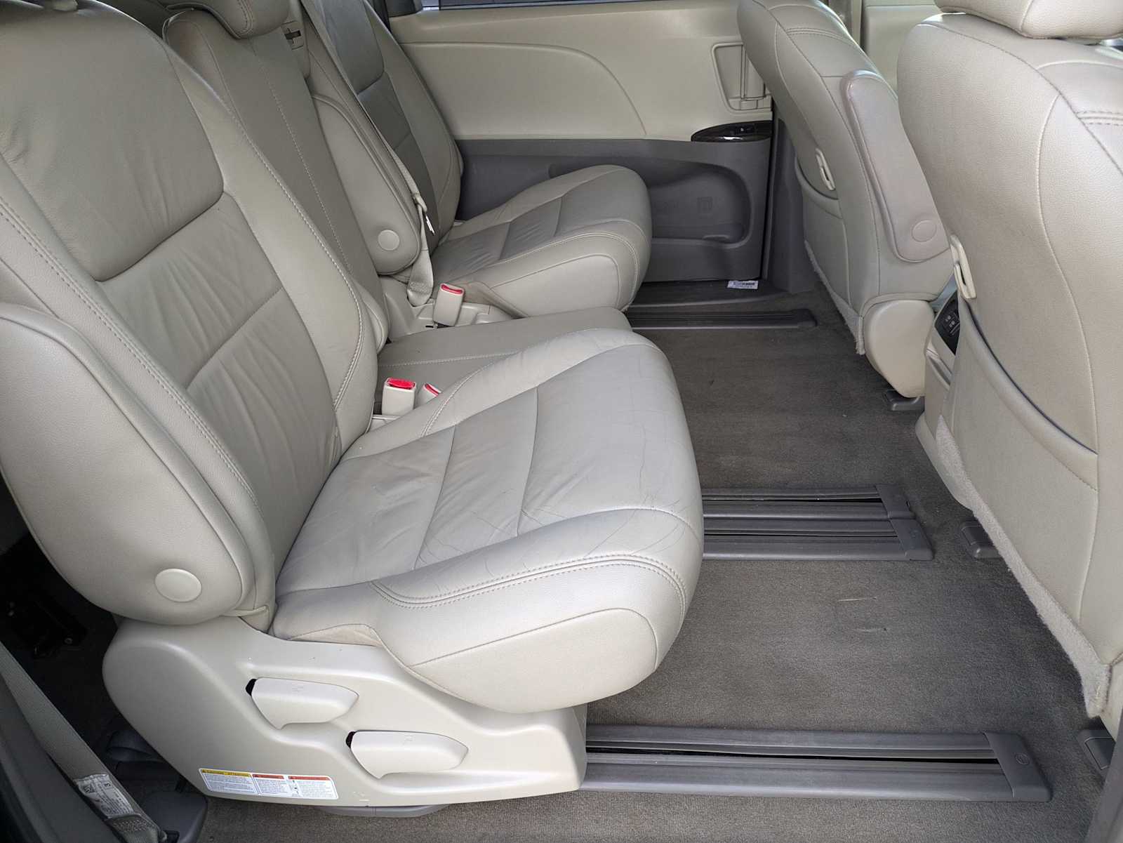 Thumbnail: 2018 Toyota Sienna - 20