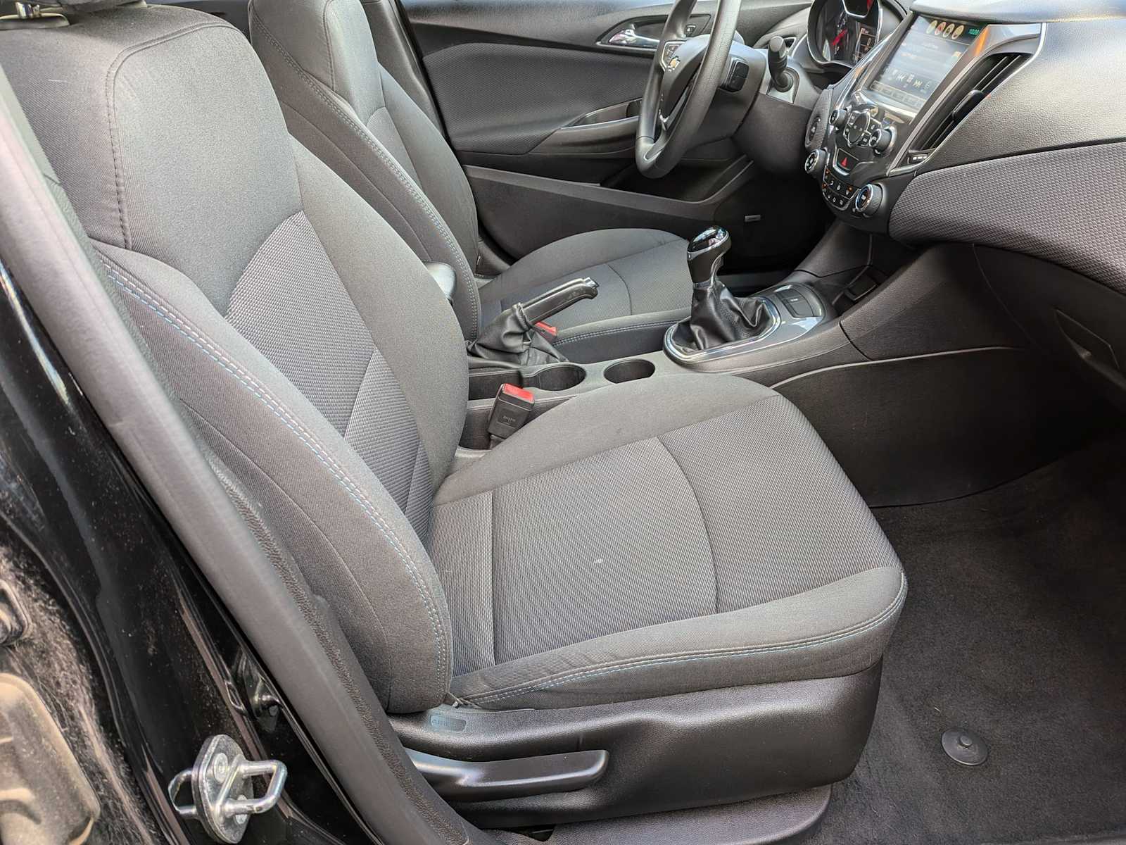 Thumbnail: 2017 Chevrolet Cruze - 18