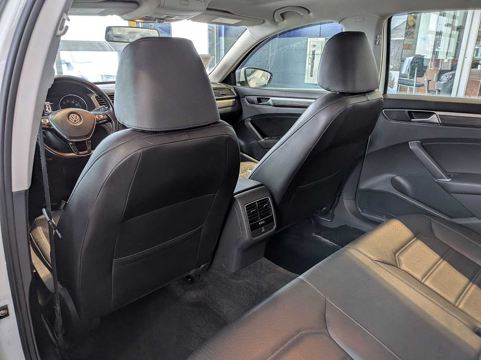 Thumbnail: 2018 Volkswagen Passat - 17