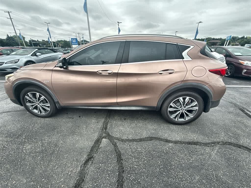 Thumbnail: 2018 INFINITI QX30 - 4