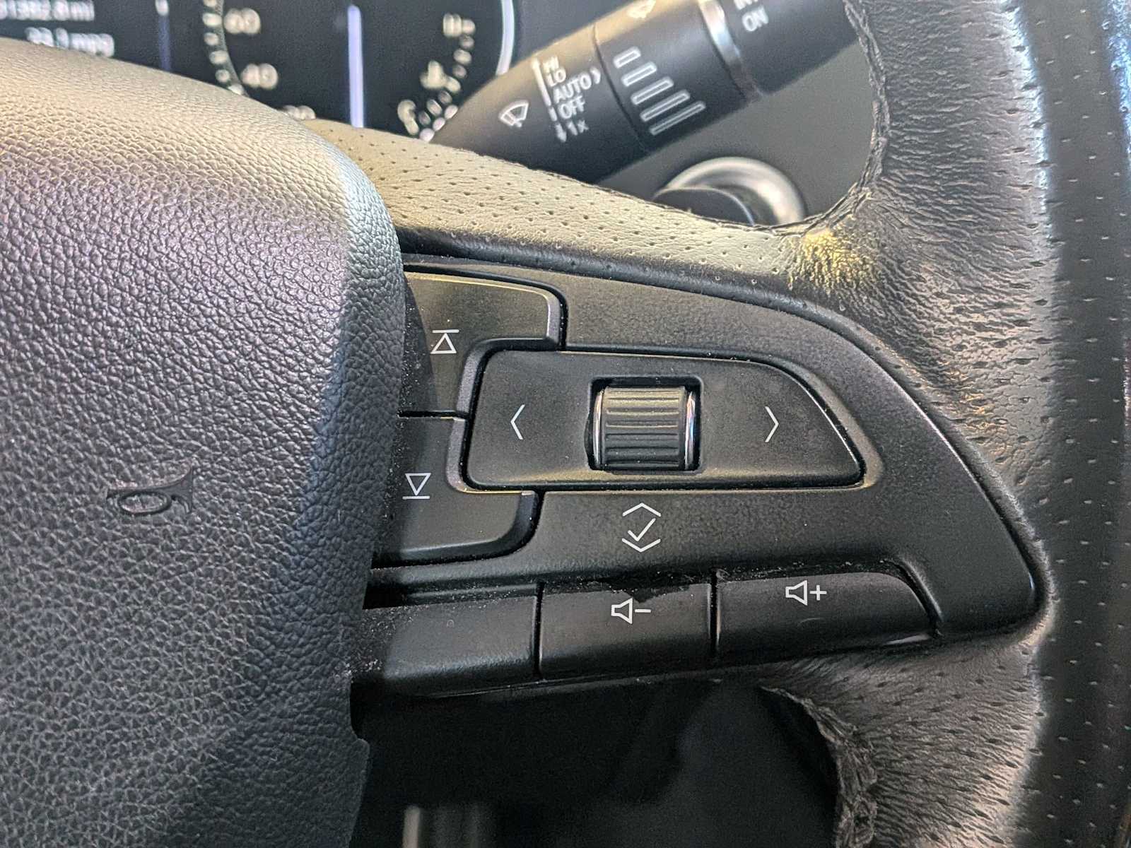 Thumbnail: 2019 Cadillac XT4 - 24