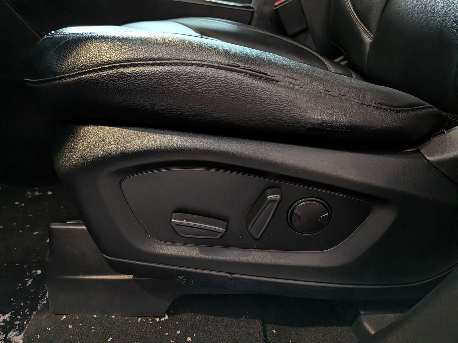 Thumbnail: 2020 Ford Explorer - 16