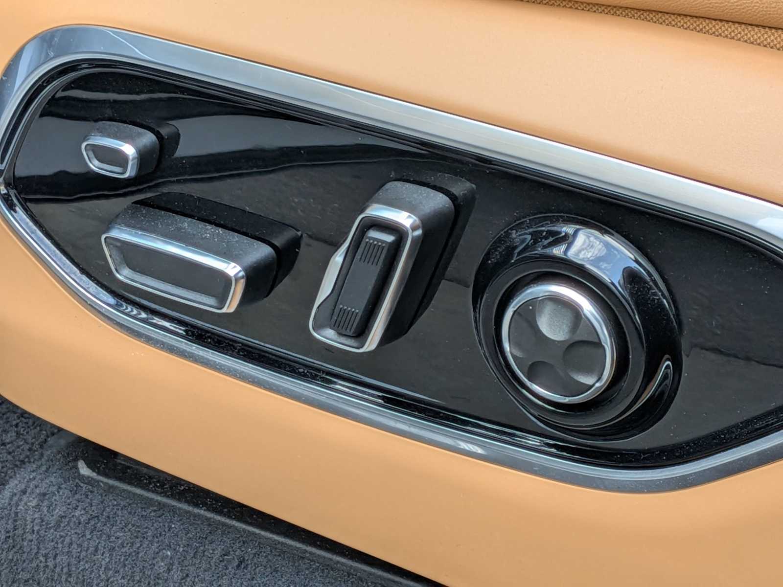 Thumbnail: 2025 Jeep Grand Cherokee - 16