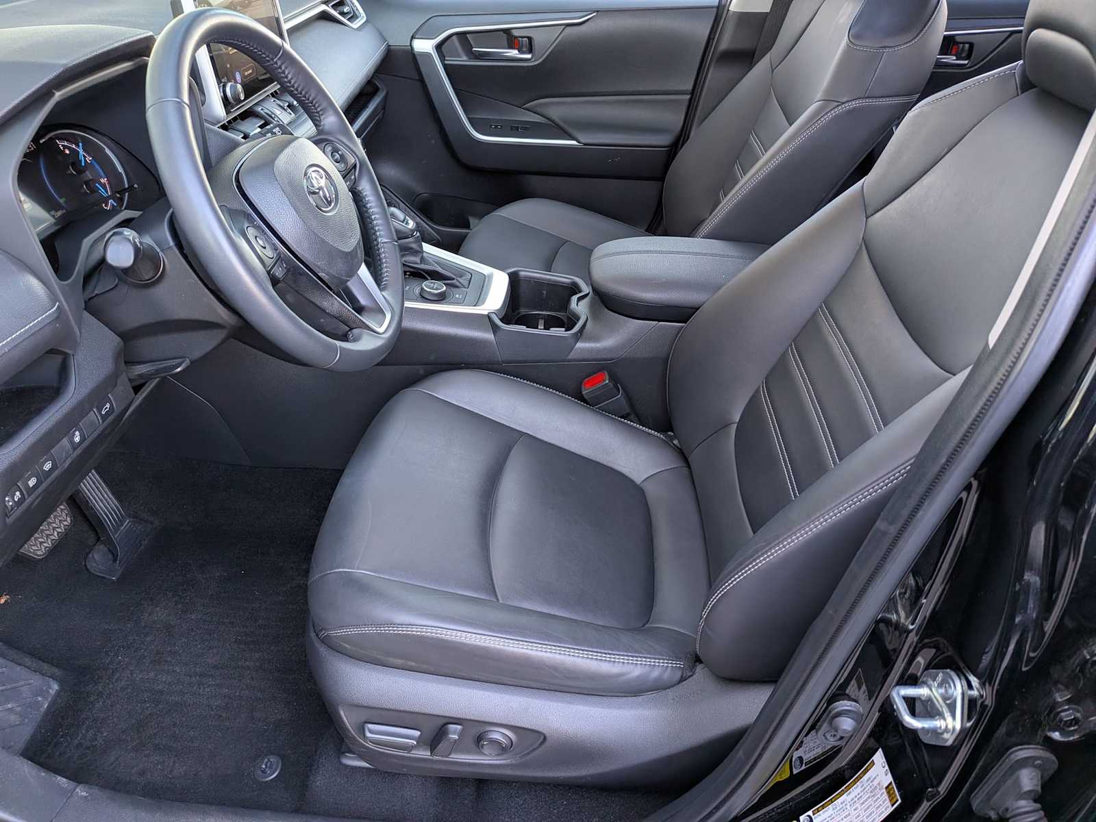 Thumbnail: 2023 Toyota RAV4 - 15