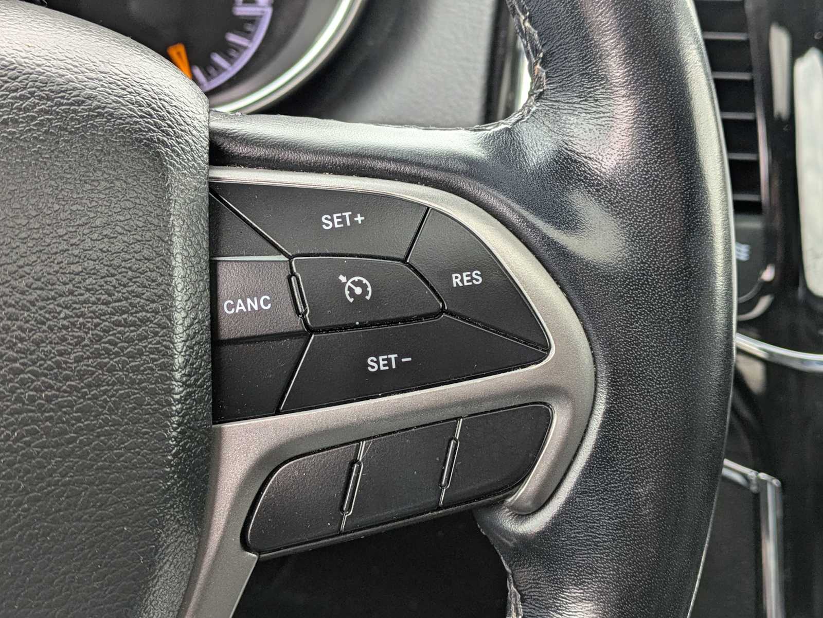 Thumbnail: 2021 Jeep Grand Cherokee - 25