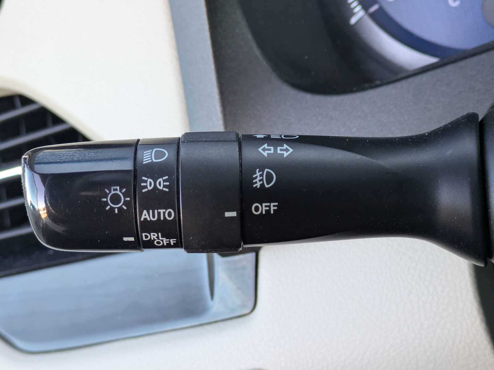 Thumbnail: 2018 Toyota Sienna - 27