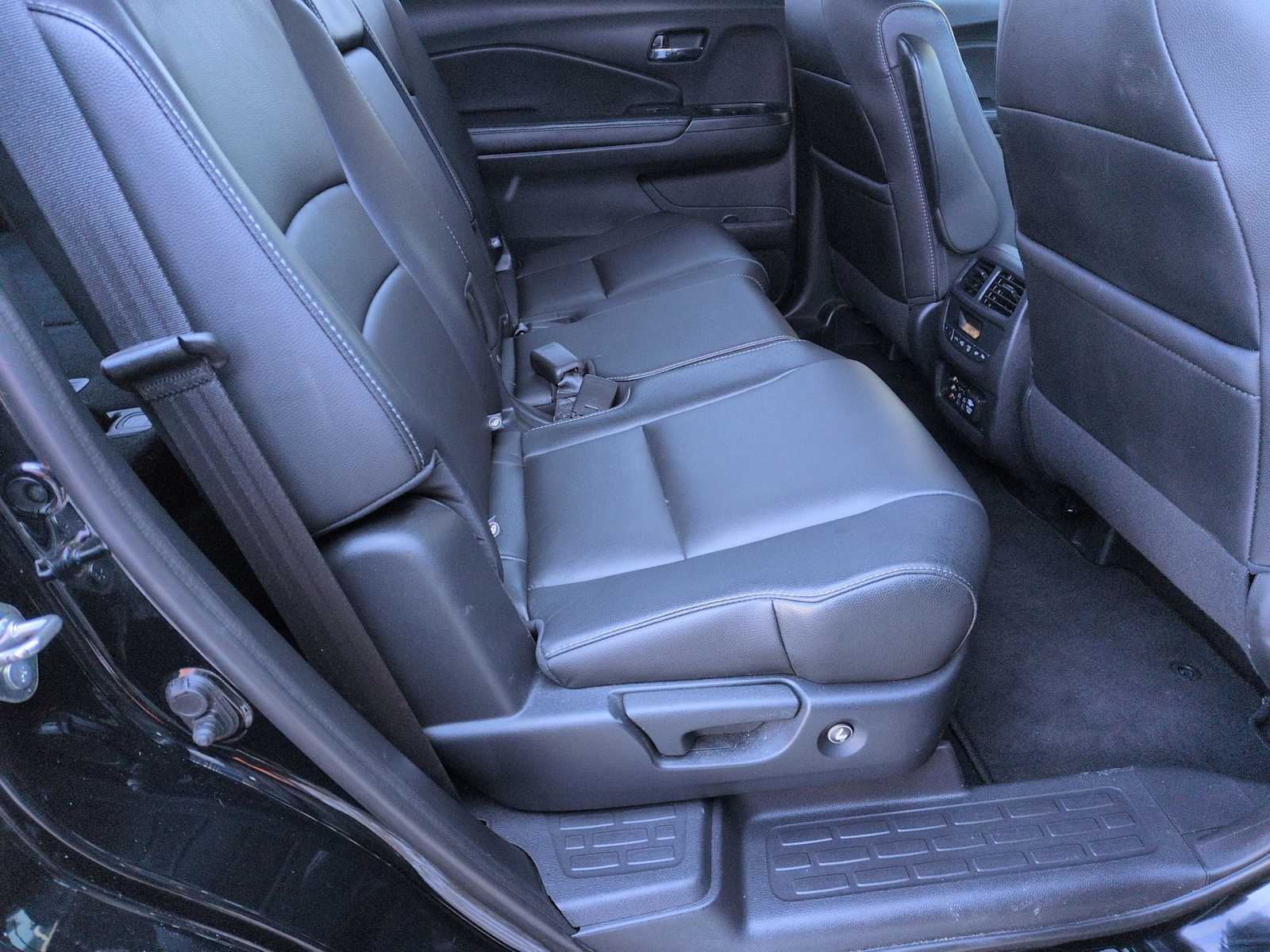 Thumbnail: 2017 Honda Pilot - 21