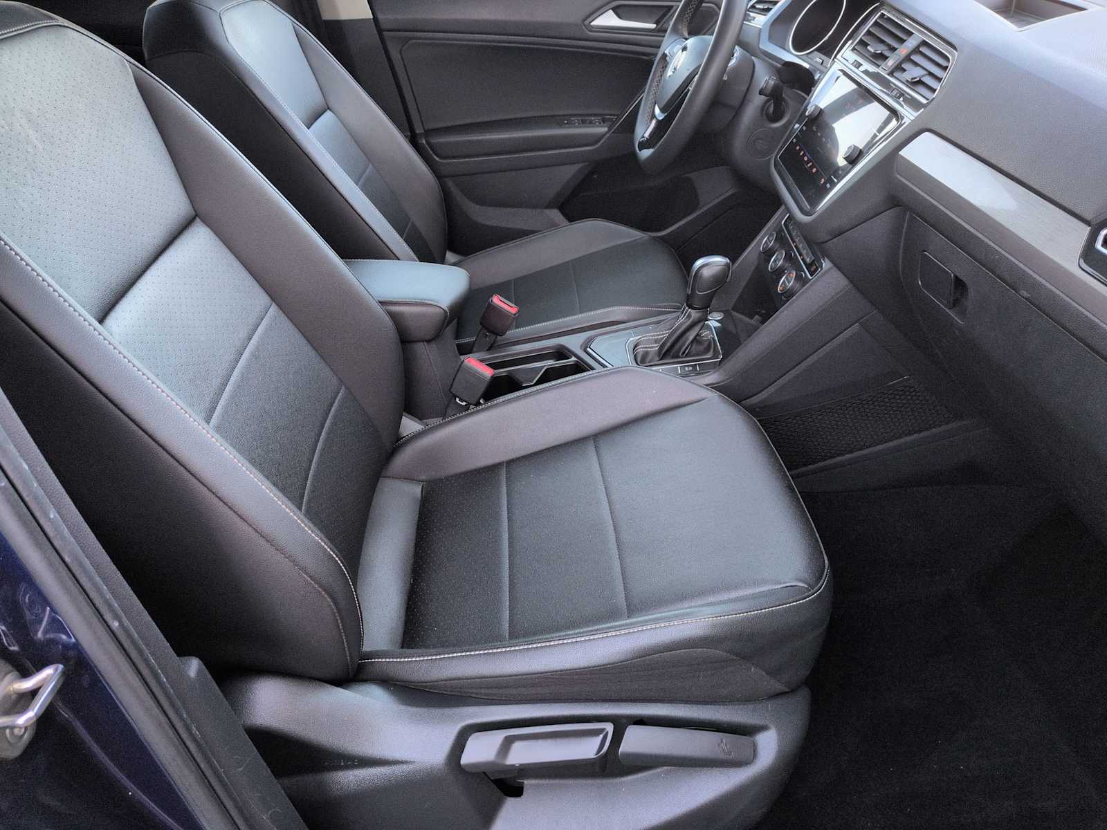 Thumbnail: 2021 Volkswagen Tiguan - 21