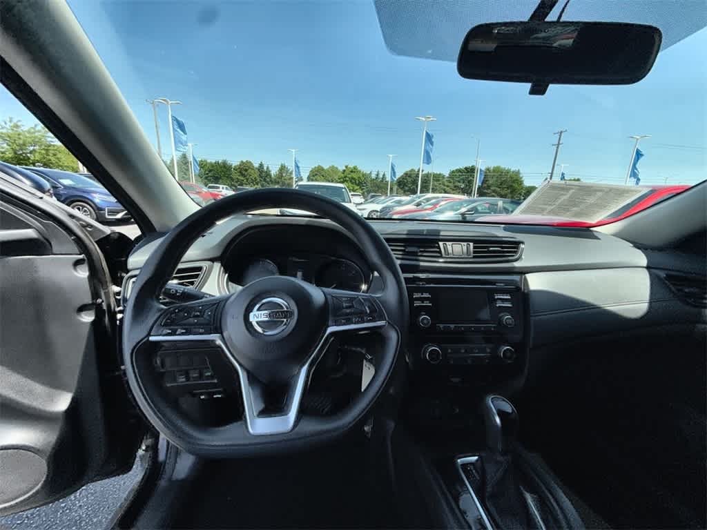 Thumbnail: 2017 Nissan Rogue - 14