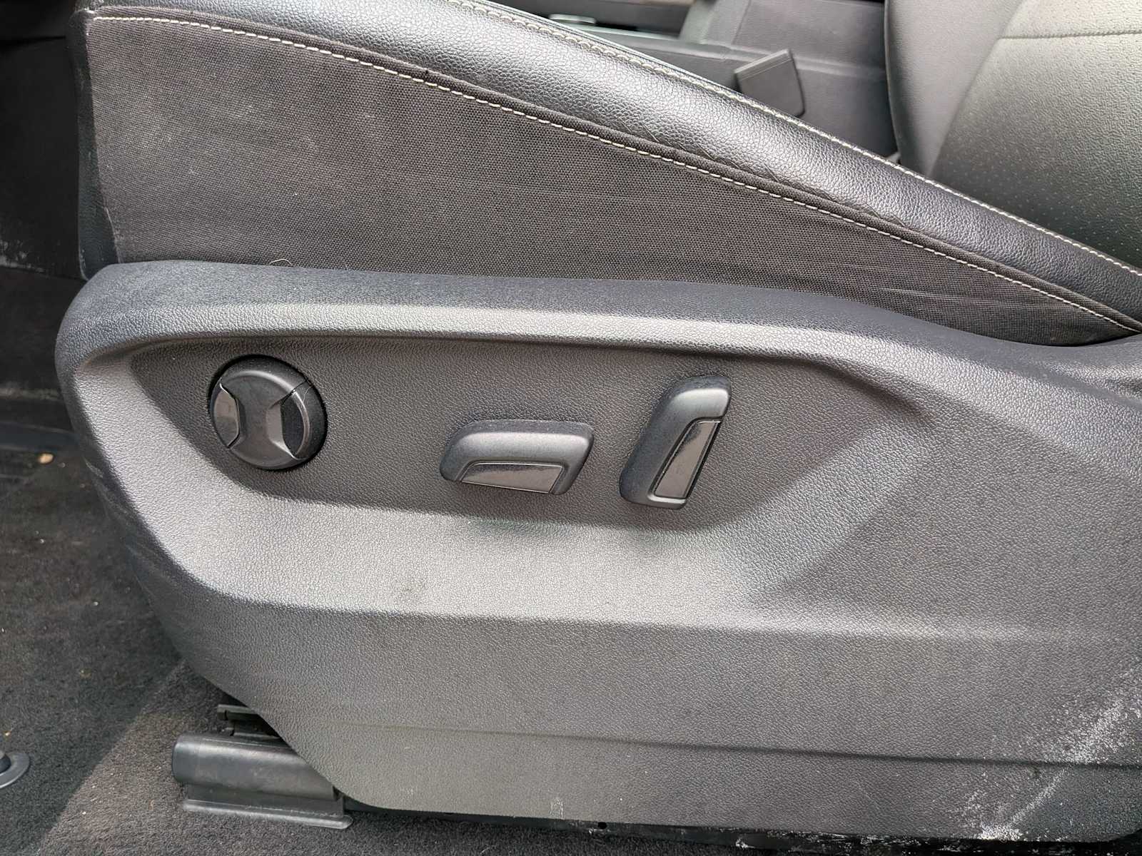 Thumbnail: 2022 Volkswagen Atlas - 16