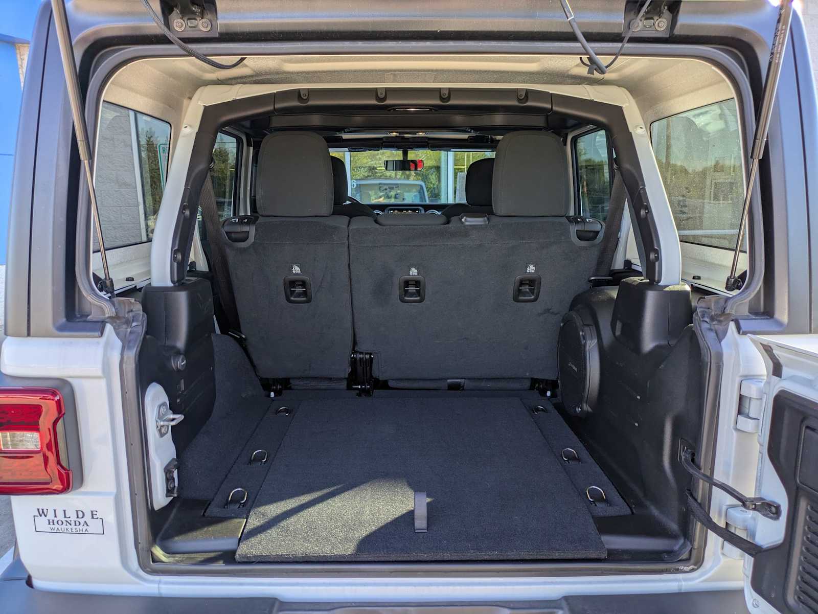 Thumbnail: 2020 Jeep Wrangler - 30