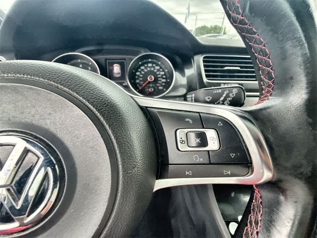Thumbnail: 2016 Volkswagen Golf - 24