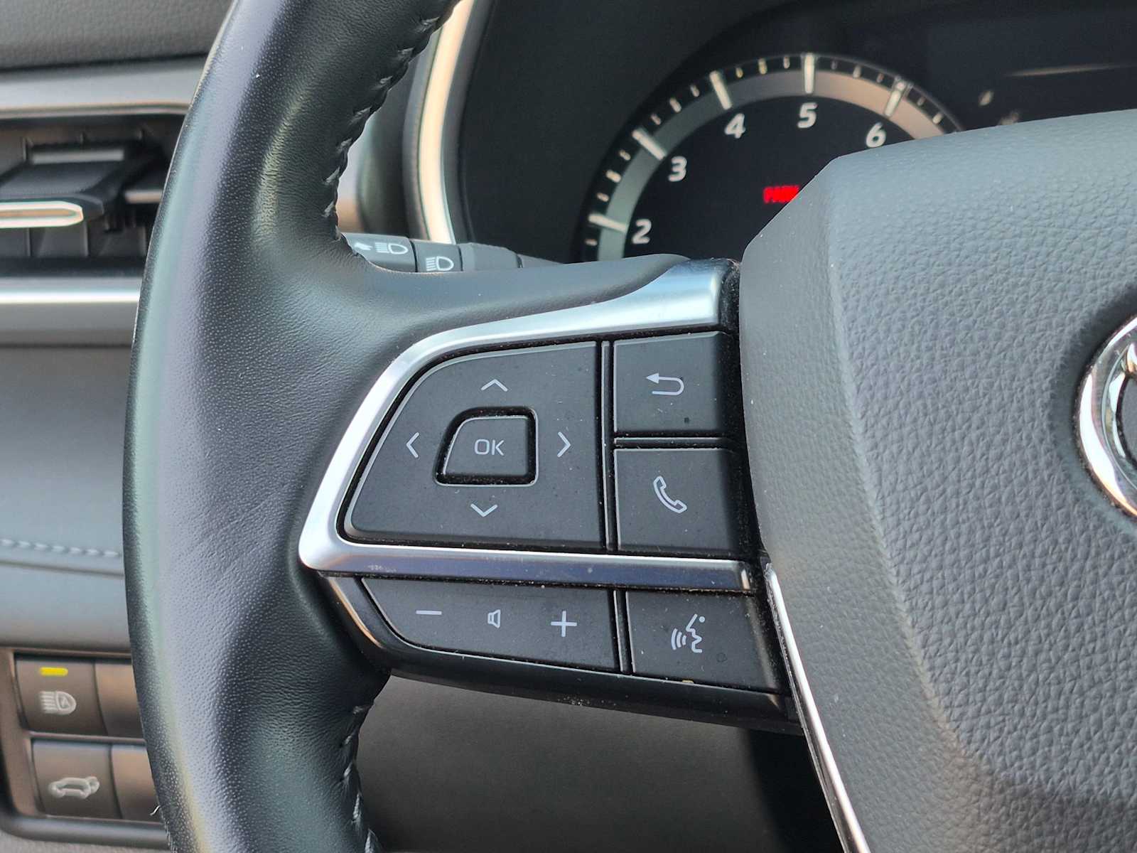 Thumbnail: 2021 Toyota Highlander - 23