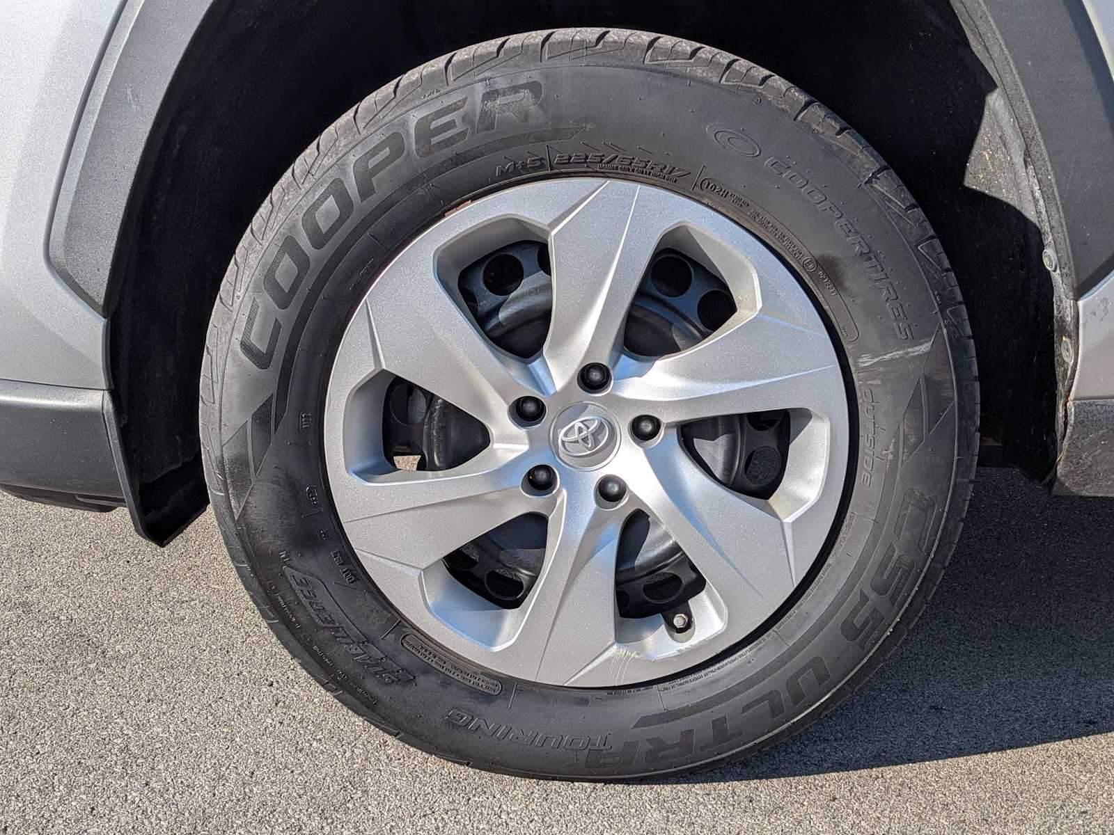 Thumbnail: 2019 Toyota RAV4 - 13