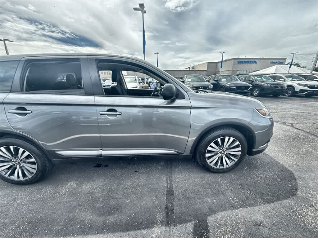 Thumbnail: 2020 Mitsubishi Outlander - 8