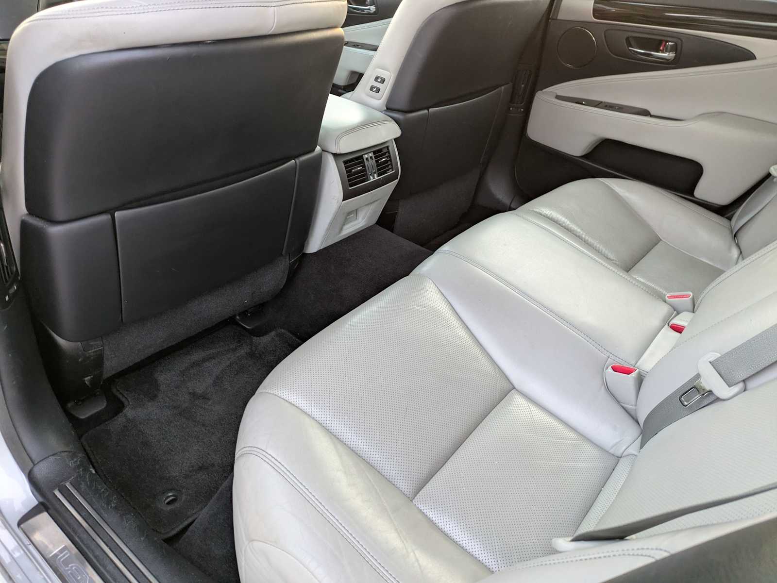 Thumbnail: 2015 Lexus LS - 17