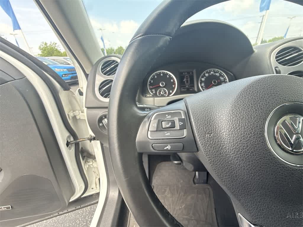 Thumbnail: 2014 Volkswagen Tiguan - 23