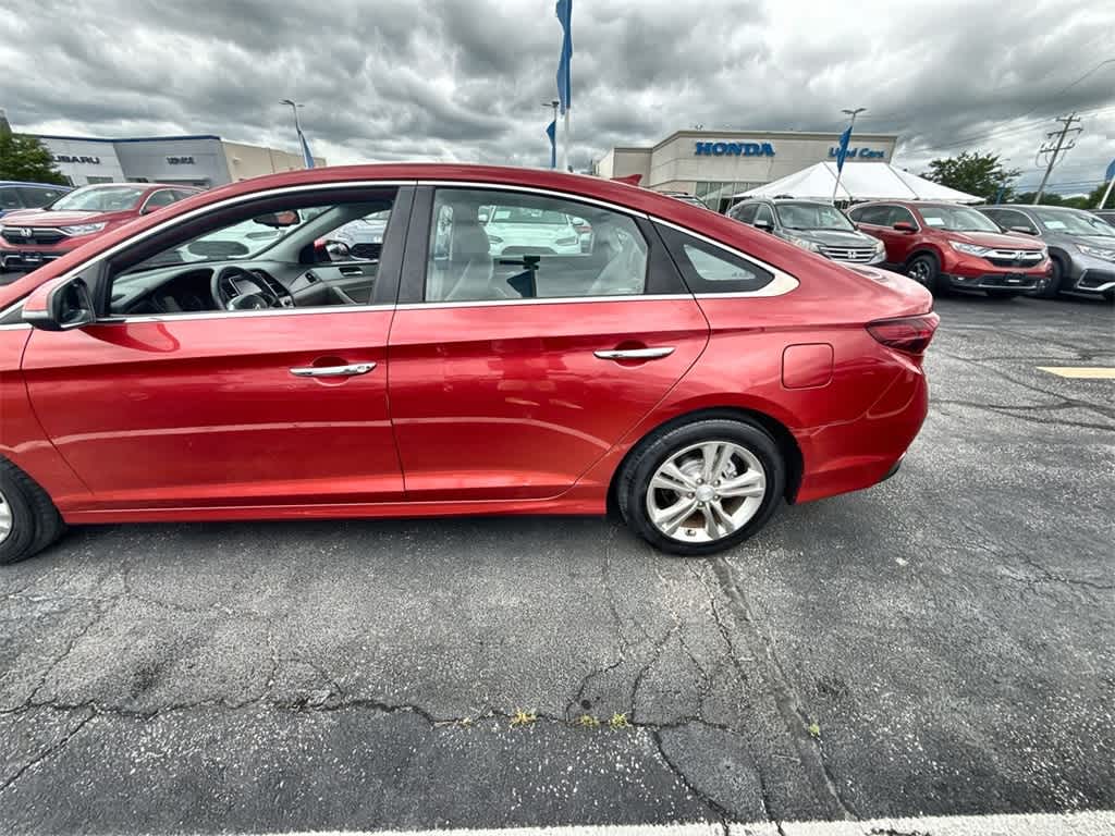 Thumbnail: 2019 Hyundai Sonata - 4