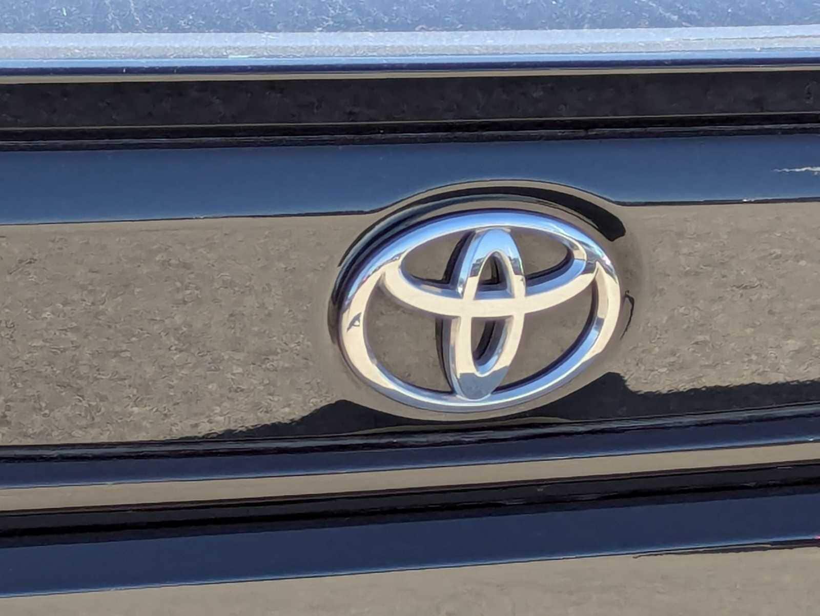 Thumbnail: 2023 Toyota Corolla - 11