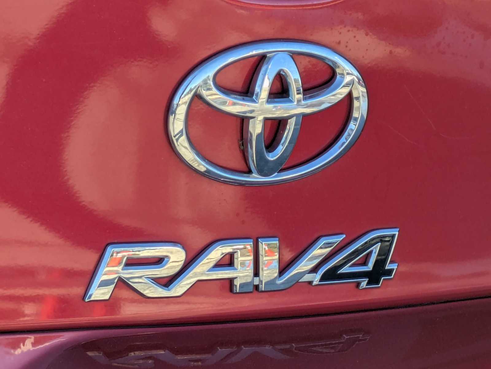 Thumbnail: 2011 Toyota RAV4 - 11