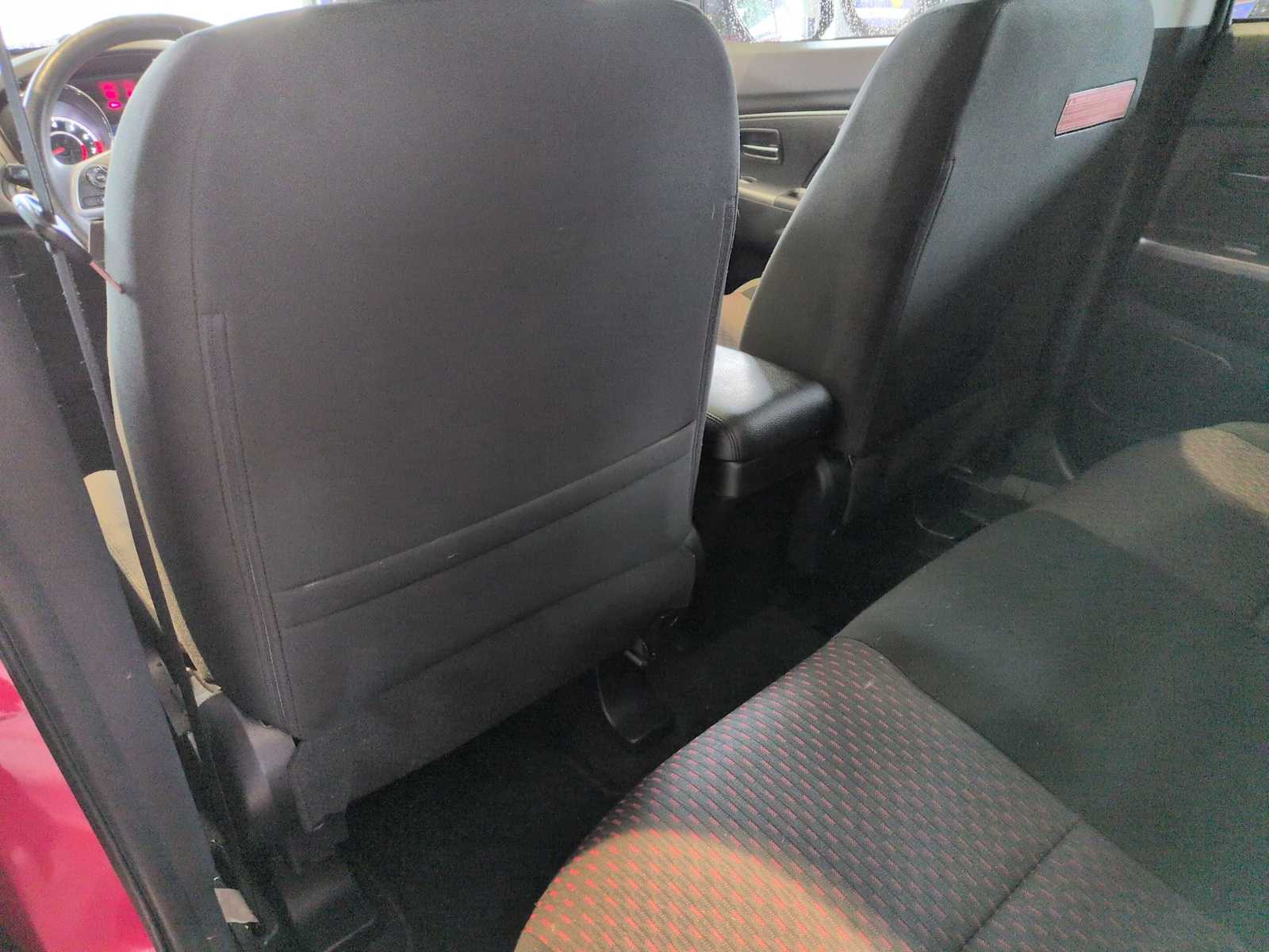 Thumbnail: 2018 Mitsubishi Outlander Sport - 17