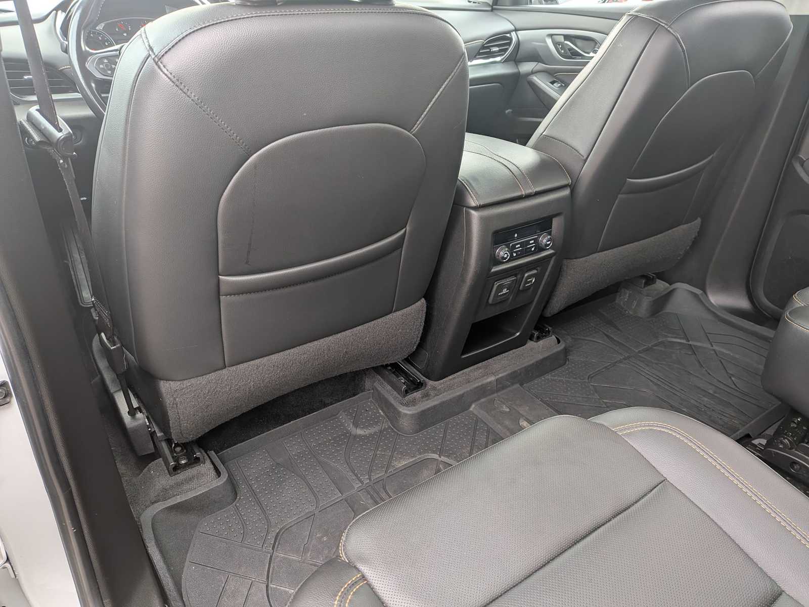 Thumbnail: 2020 Chevrolet Traverse - 17