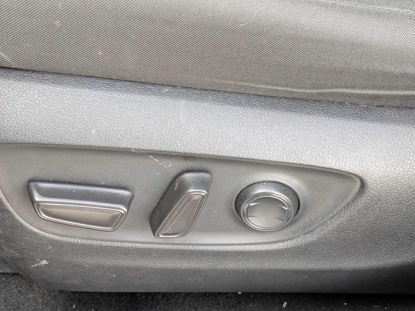 Thumbnail: 2020 Toyota RAV4 - 16