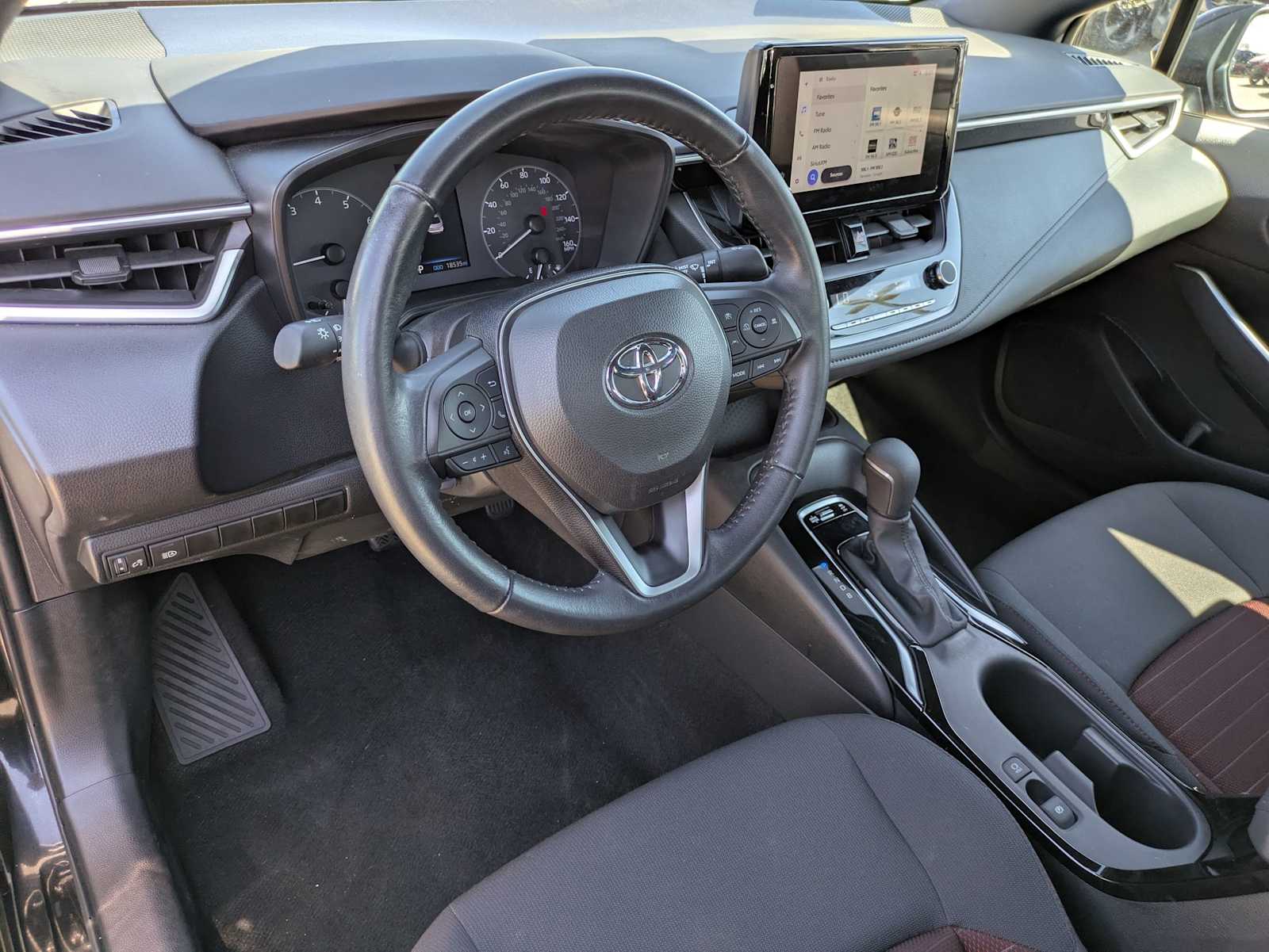 2023 Toyota Corolla SE photo 2