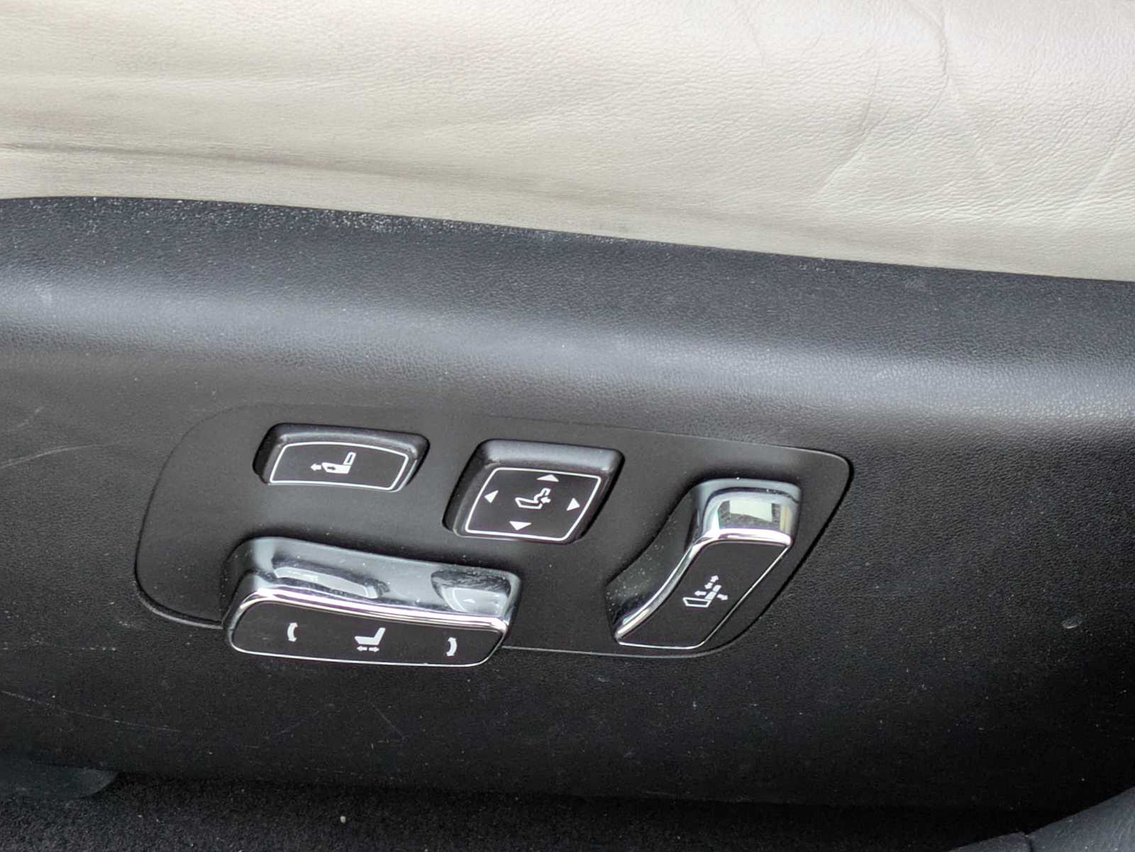 Thumbnail: 2015 Lexus LS - 16