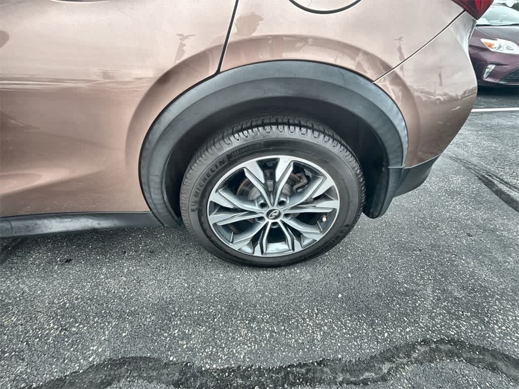Thumbnail: 2018 INFINITI QX30 - 13