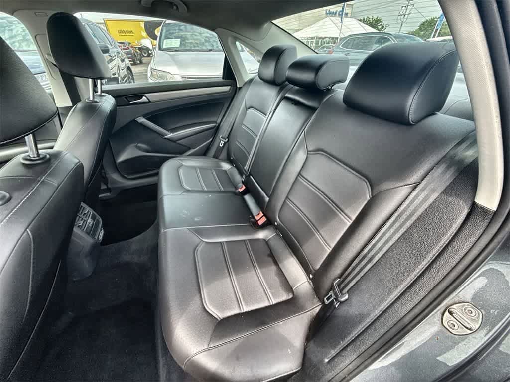 Thumbnail: 2022 Volkswagen Passat - 18