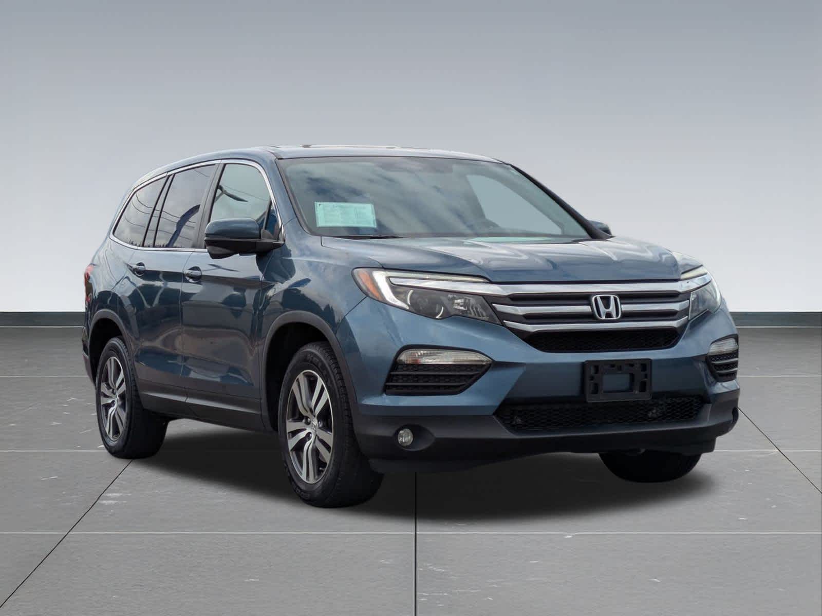 Thumbnail: 2017 Honda Pilot - 8