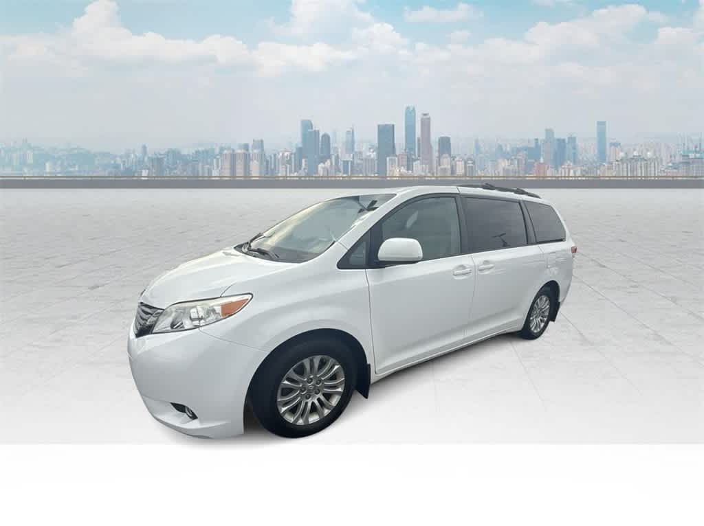 2013 Toyota Sienna XLE -
                  Waukesha, WI