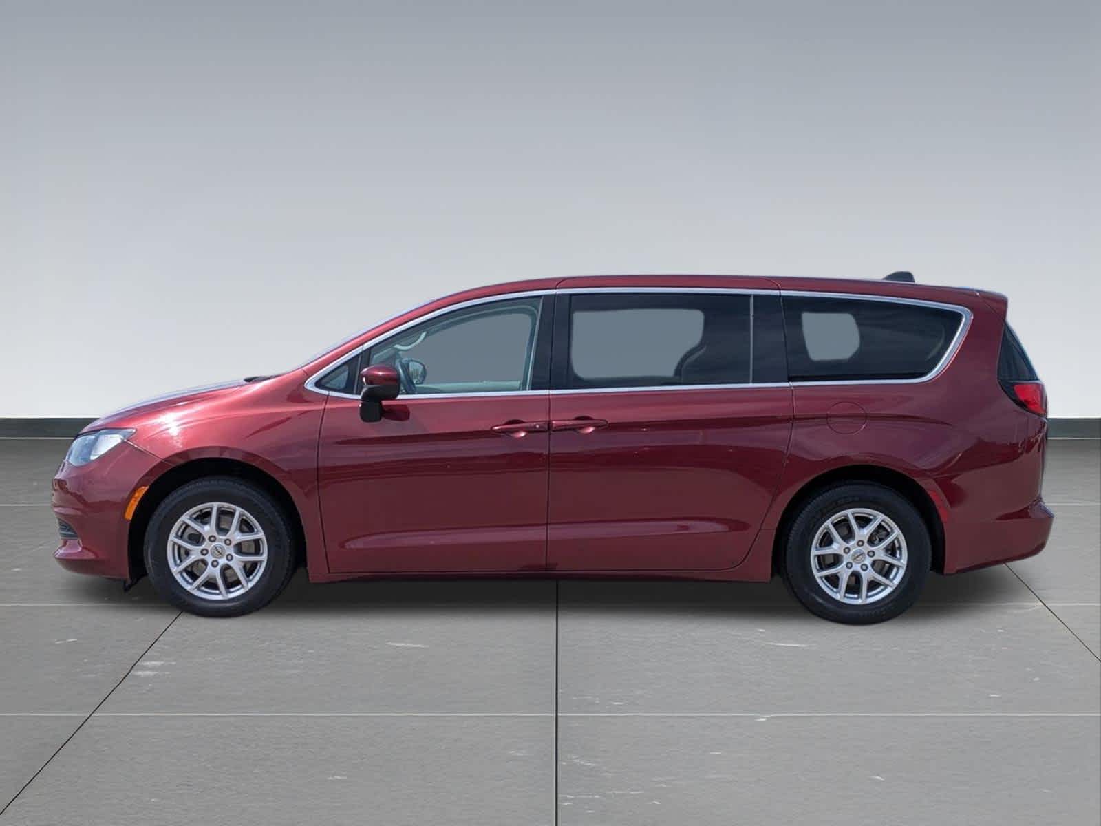 Thumbnail: 2022 Chrysler Voyager - 2