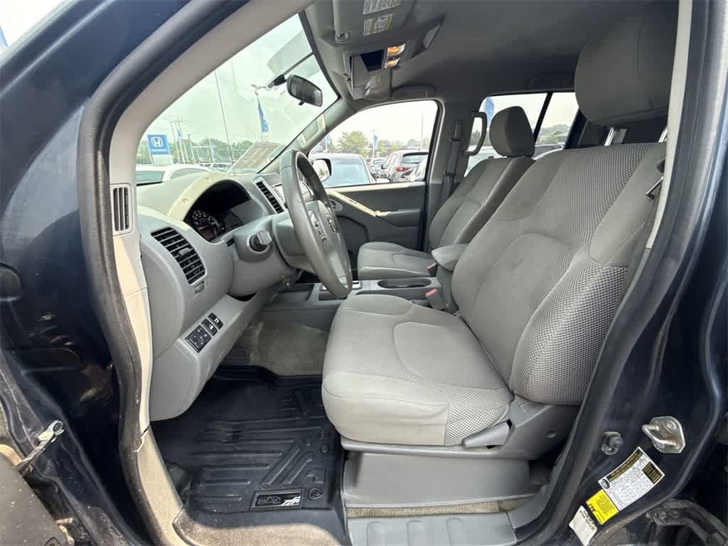 2018 Nissan Frontier SV photo 2