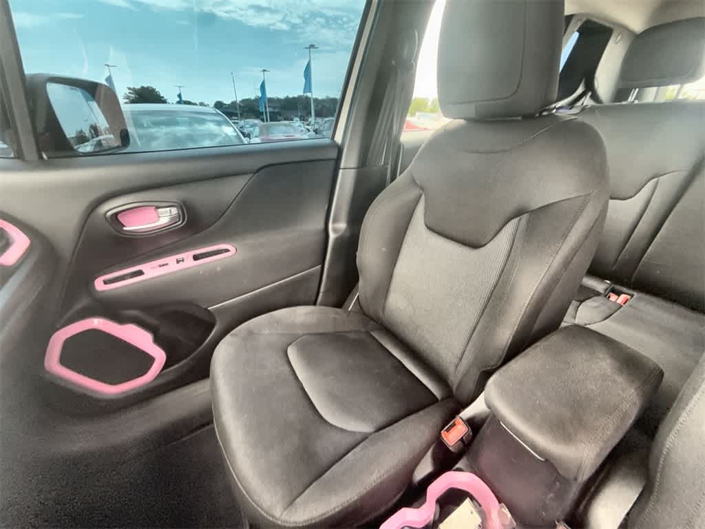 Thumbnail: 2019 Jeep Renegade - 20