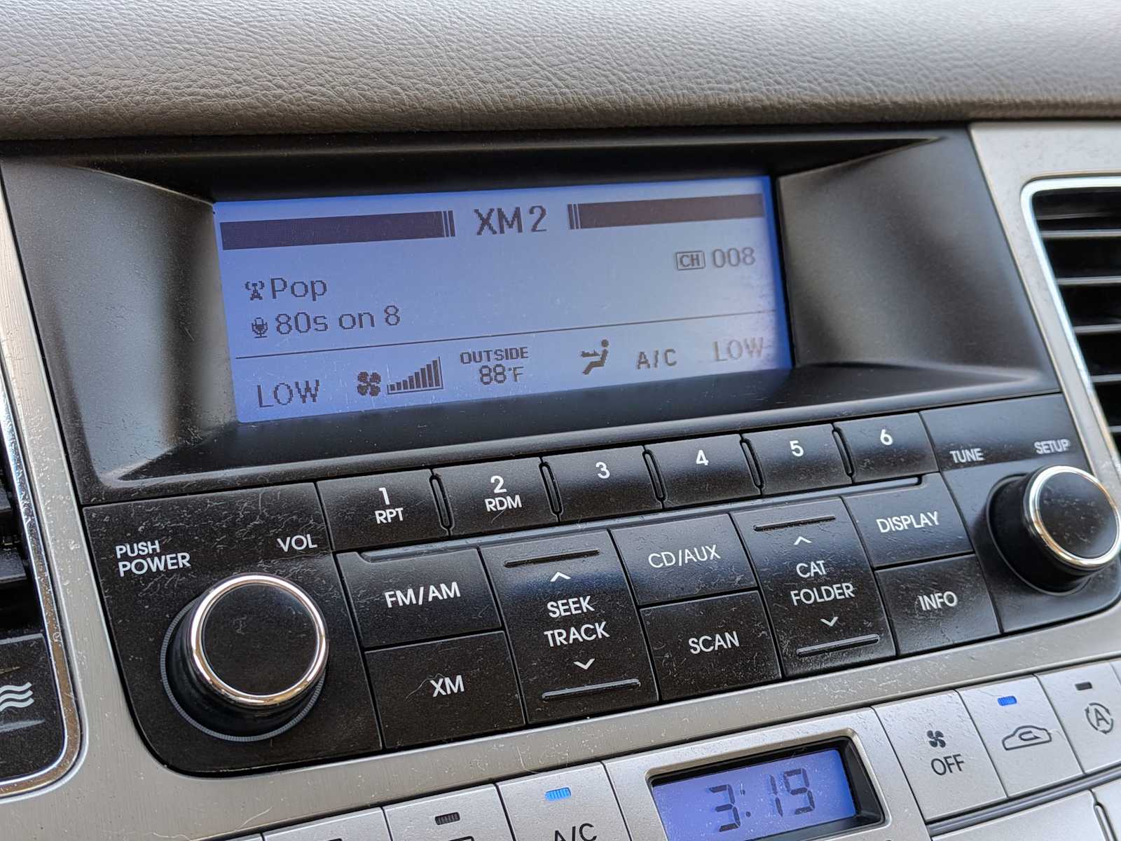 Thumbnail: 2011 Hyundai Genesis - 24