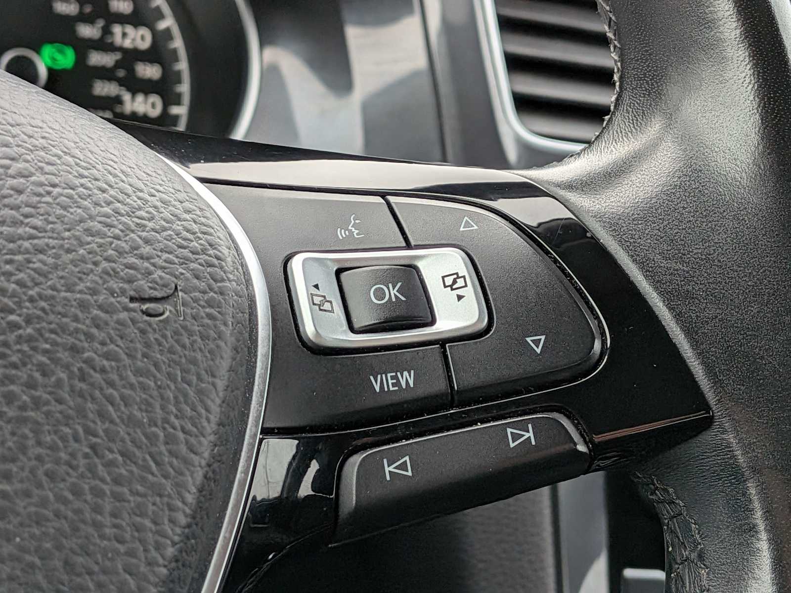 Thumbnail: 2019 Volkswagen e-Golf - 22