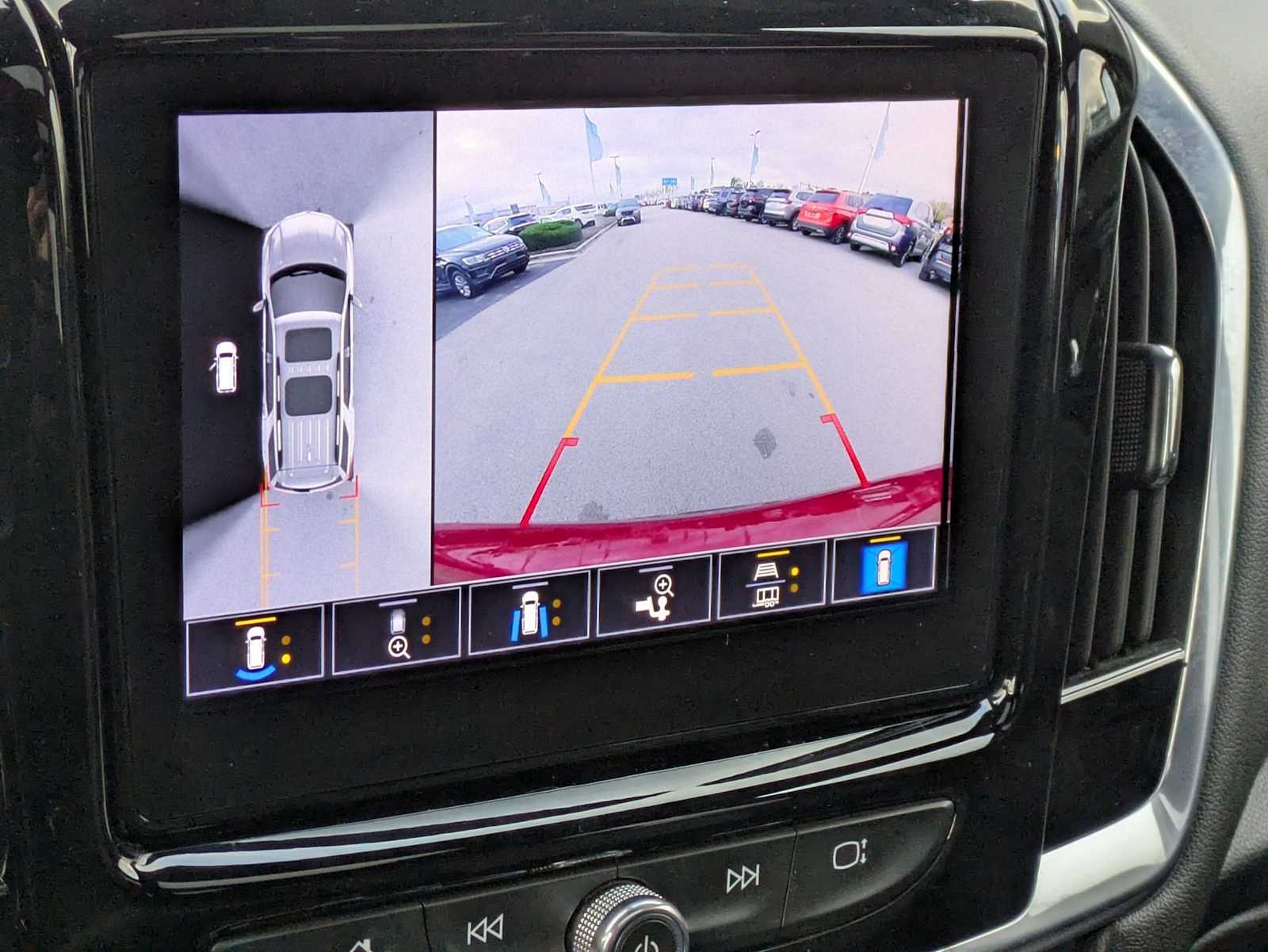 Thumbnail: 2022 Chevrolet Traverse - 29