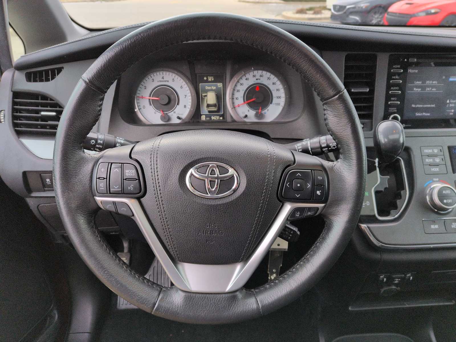 Thumbnail: 2018 Toyota Sienna - 21