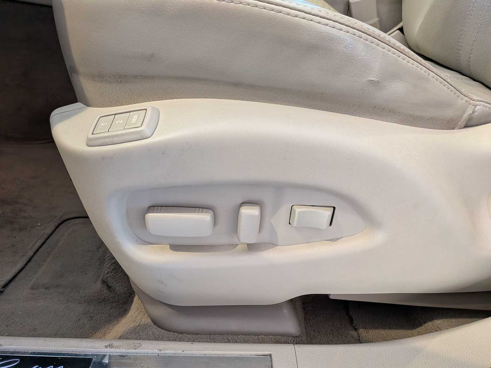 Thumbnail: 2016 Cadillac SRX - 16