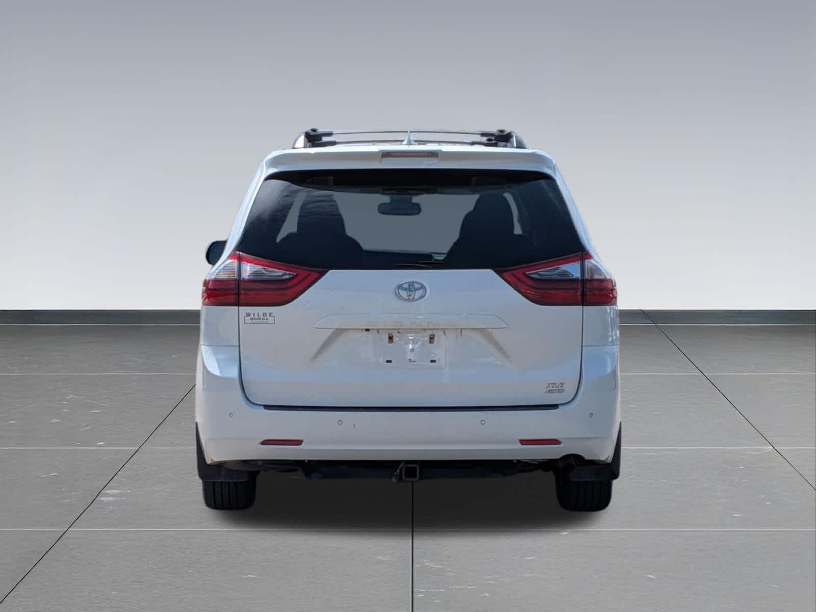 Thumbnail: 2020 Toyota Sienna - 4