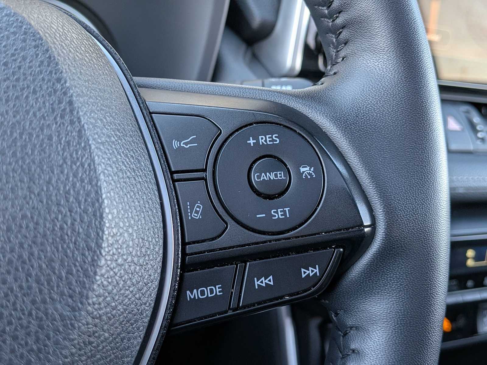 Thumbnail: 2023 Toyota RAV4 - 25