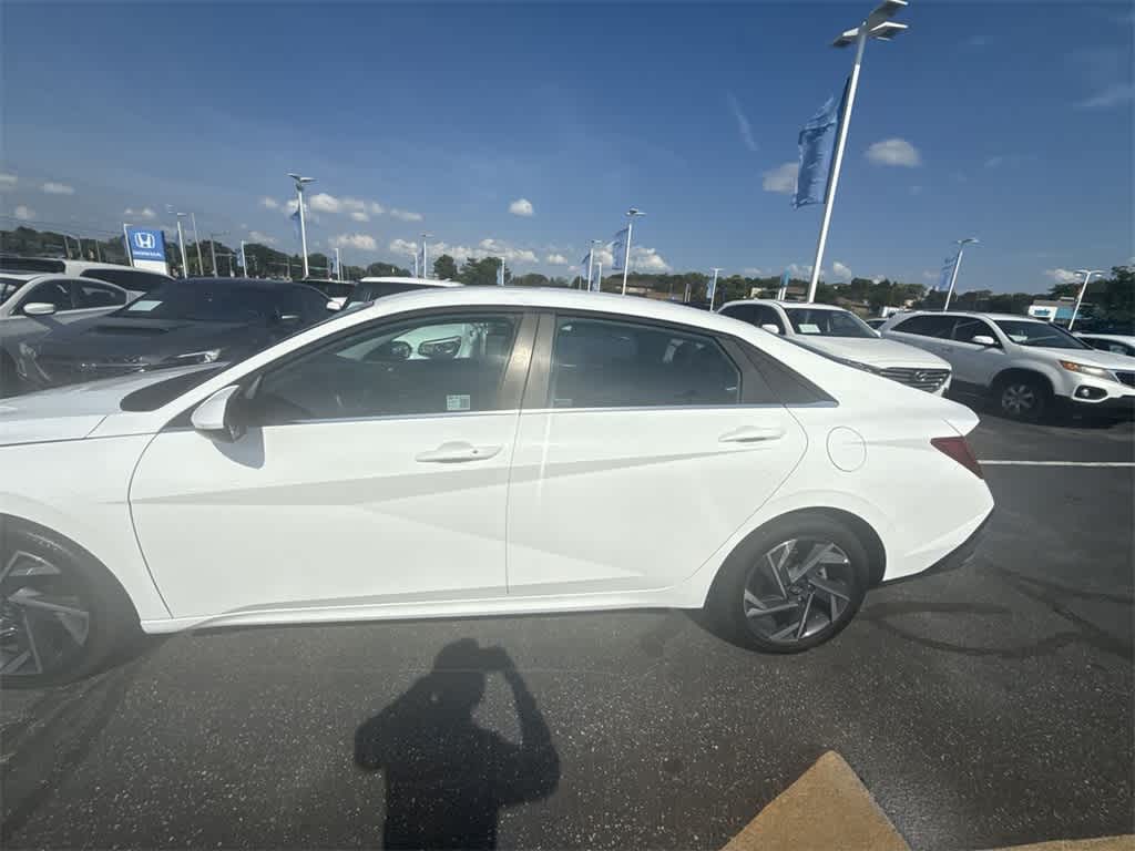 Thumbnail: 2025 Hyundai Elantra - 4