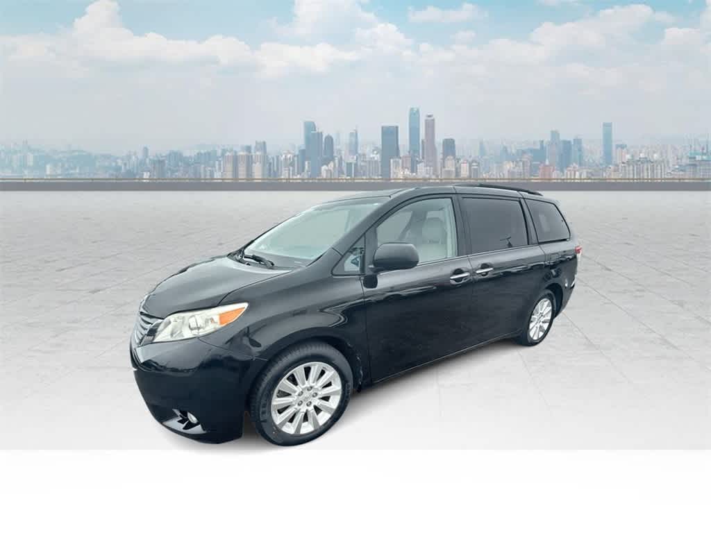 2013 Toyota Sienna XLE -
                  Waukesha, WI