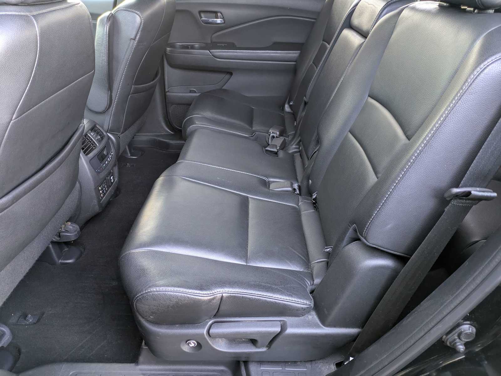 Thumbnail: 2017 Honda Pilot - 19