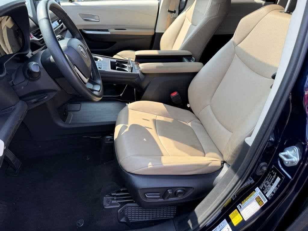 Thumbnail: 2022 Toyota Sienna - 27