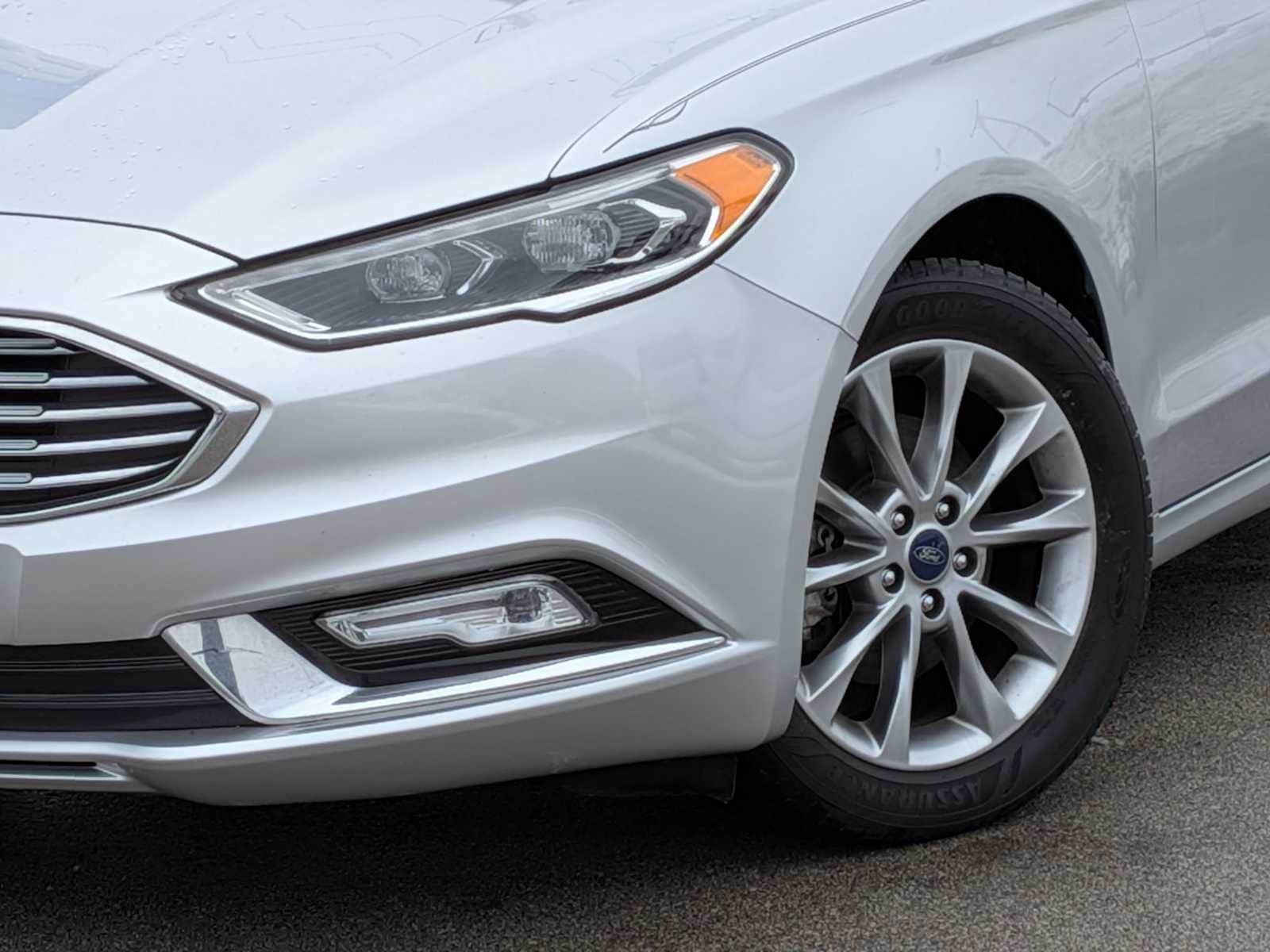 Thumbnail: 2017 Ford Fusion - 11