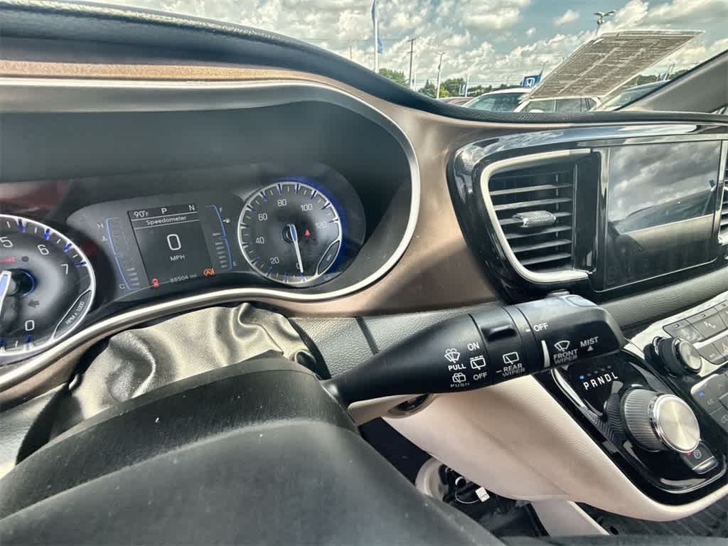 Thumbnail: 2018 Chrysler Pacifica - 25